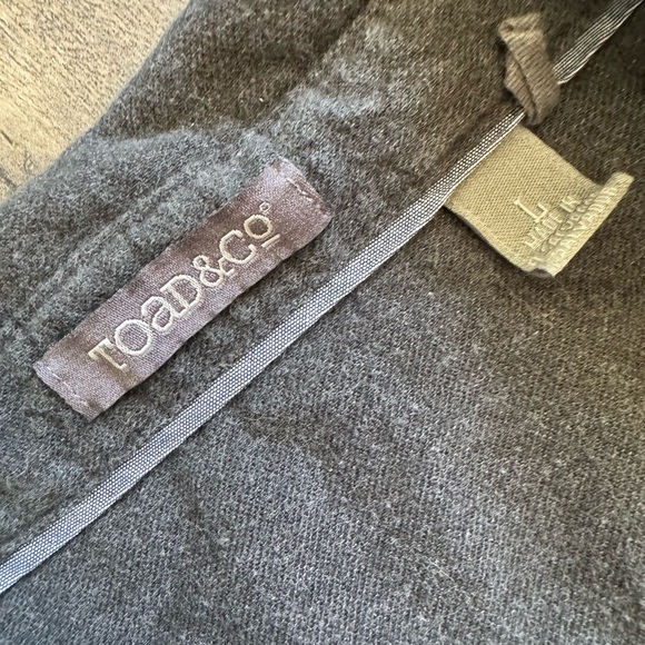 Toad & Co Flannagen Organic Cotton Flannel Button Down- Heather Grey- Large - Picture 5 of 10